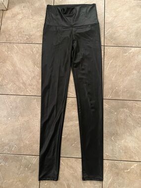 ☀️NEW☀️Women’s Cherish Black Apparel with Pink Heart Logo, Size Medium